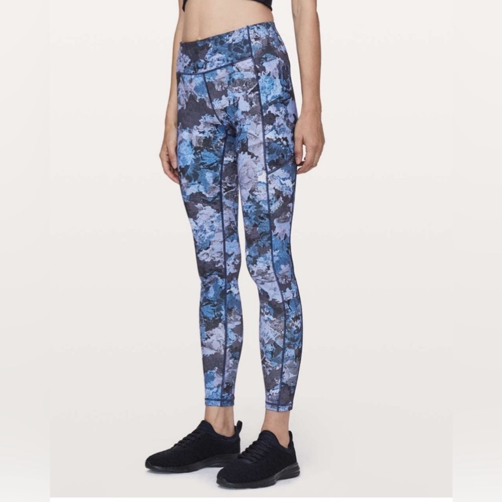 LULULEMON Speed Up Tight *Full-On Luxtreme 28"
Screen Camo Multi Size 6